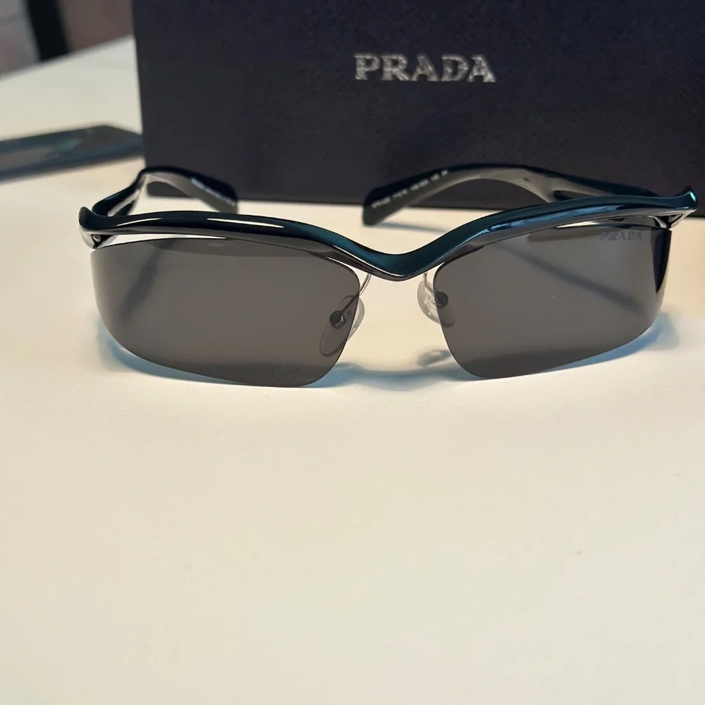 Prada sunglasses - Picture 7 of 10